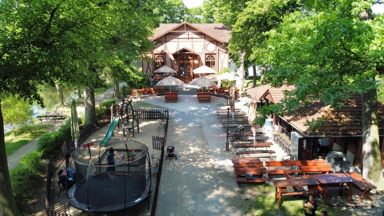 Penzion Restaurace Ostrov Hotel Pisek  Luaran gambar